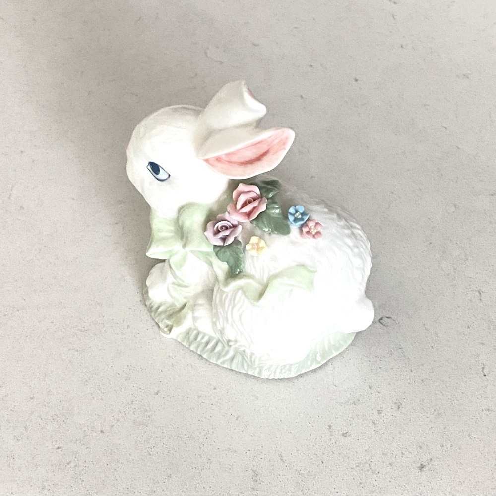 Vintage Heritage House Bunny Soft‎ and Sweet "Cuddles" Music Box